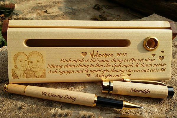bút gỗ khắc tên 06